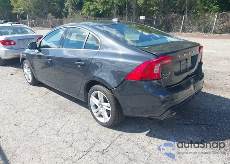 2015 Volvo S60 T5 Platinum из США, поврежденный, VIN YV140MFM4F1350019